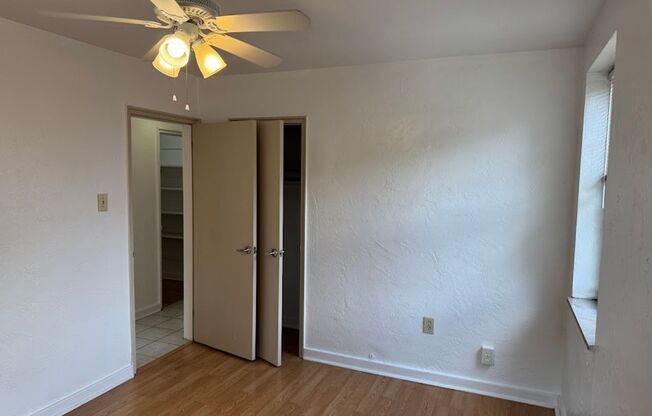 3 beds, 1 bath, 800 sqft, $2,100, Unit 406D