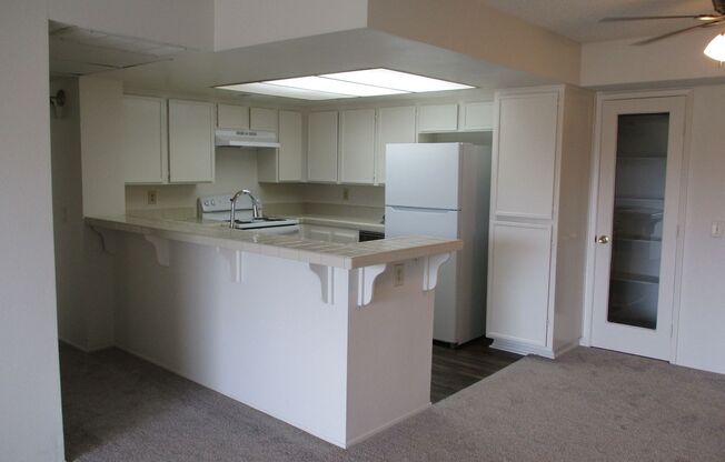 2 bedroom, 2 bath 3rd floor condo