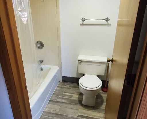 Studio, 1 bath, $600, Unit #4