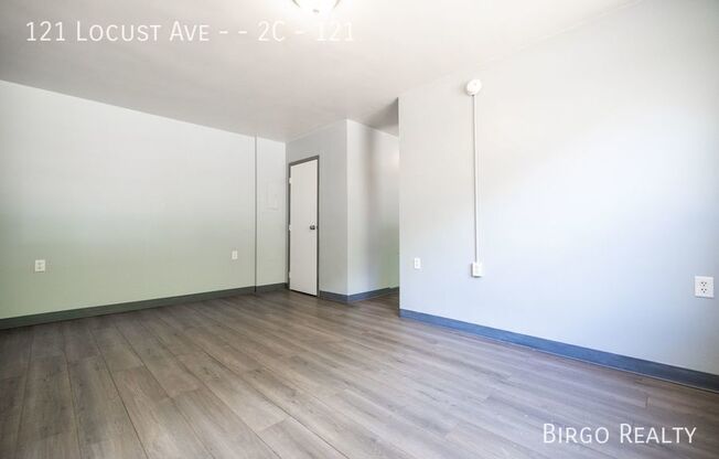 121 Locust Ave - - 1D