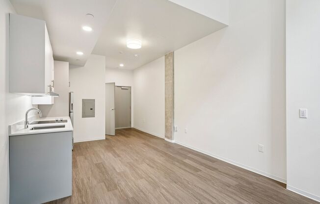 1 bed, 1.5 baths, 610 sqft, $2,450, Unit 105