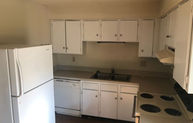 1 bed/1 bath in South Charlotte - Sharon Lakes!!