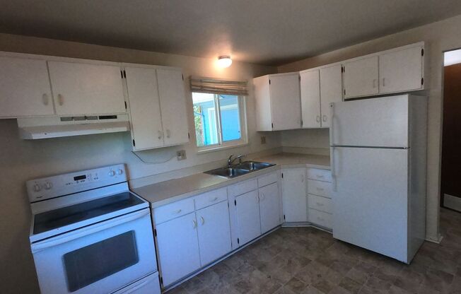 3 beds, 2 baths, $3,000