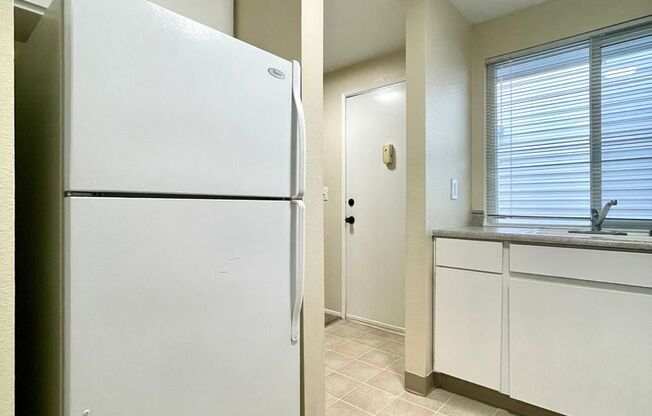 2 beds, 1 bath, $1,399, Unit 4