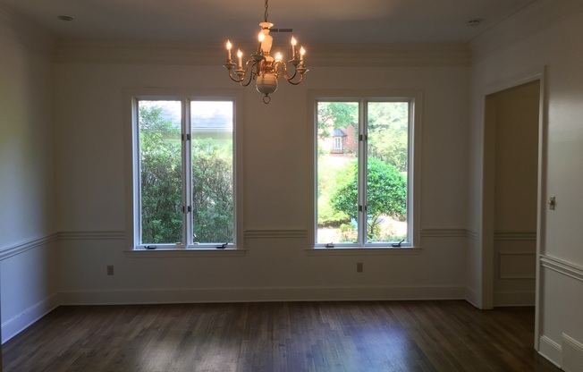 4BR/3.5ba, 4000 sq ft, located in River Oaks, guard gated community! Pets are owner approval only, fees apply.