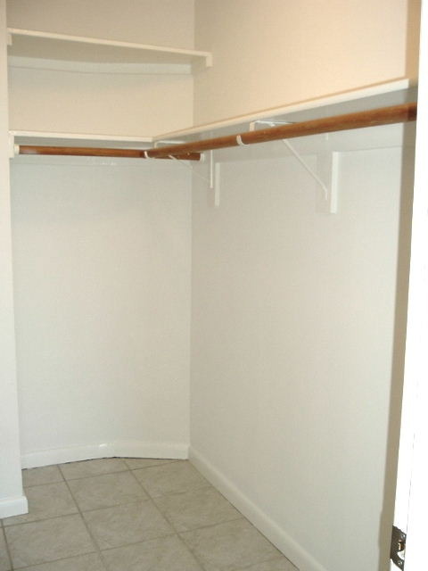 Studio, 1 bath, 430 sqft, $1,675, Unit 0807