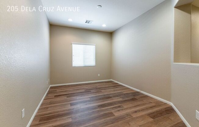 205 DELA CRUZ AVE