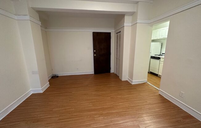 Studio, 1 bath, 332 sqft, $1,200