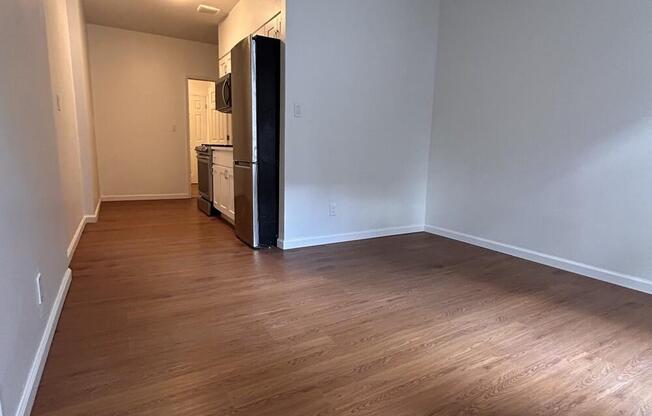 536 W 47 ST