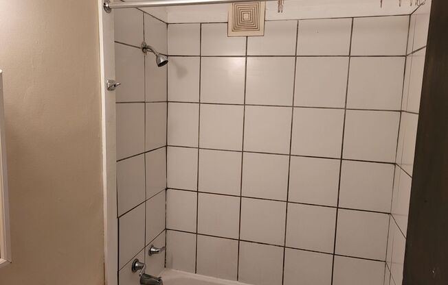 Studio, 1 bath, $675, Unit 8