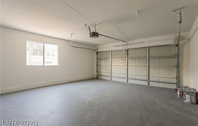 Amazing pool home is great location!!