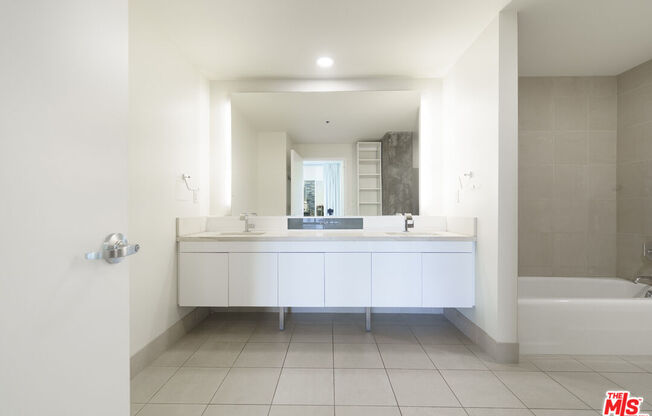 2 beds, 2.5 baths, 1,650 sqft, $4,995, Unit 716