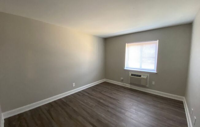 2 beds, 1 bath, 807 sqft, $750, Unit Unit 2-214