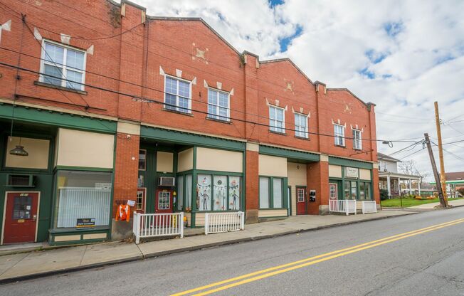 1 bed, 1 bath, 800 sqft, $849, Unit 109 W Lincoln Ave #17