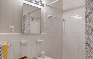 Bathroom With Bathtub at Carillon House, Washington, DC