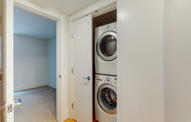 1 bed, 1 bath, 691 sqft, $4,000, Unit 1207