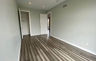 2 beds, 1 bath, $2,850, Unit 5B