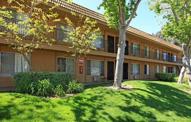 Fletcher Valley Apartments – Spacious 1 & 2 Bedroom Apartments in Santee, CA with Pool, Parking & Pet-Friendly Living!