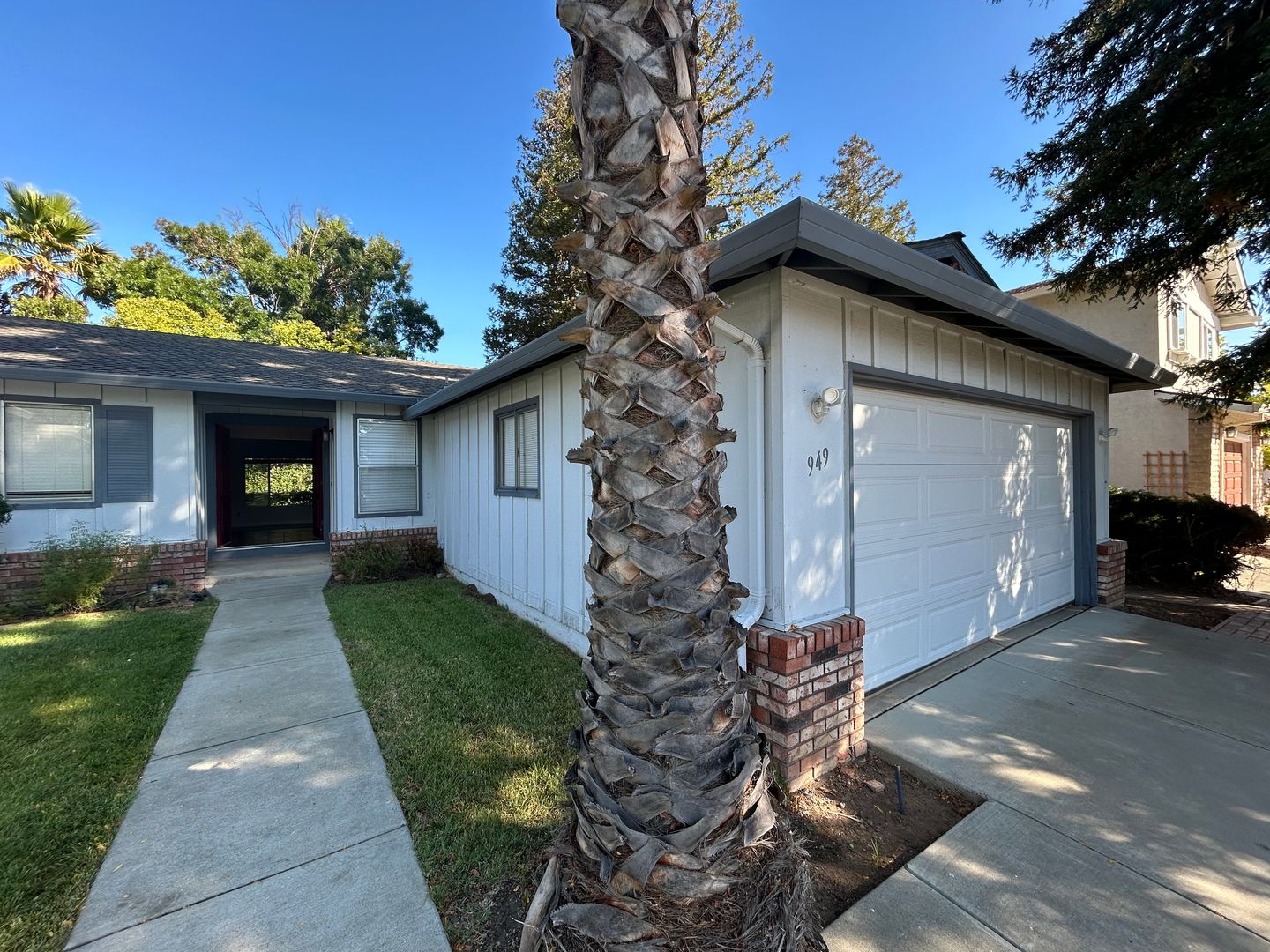 Updated 4-Bedroom Single-Story Home in Concord – Vaulted Ceilings, Spacious Backyard!