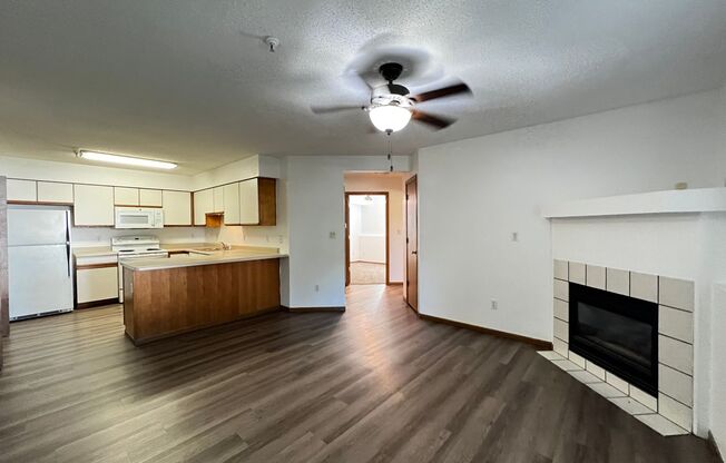 2 beds, 1 bath, 853 sqft, $1,175, Unit 32 Westside Drive