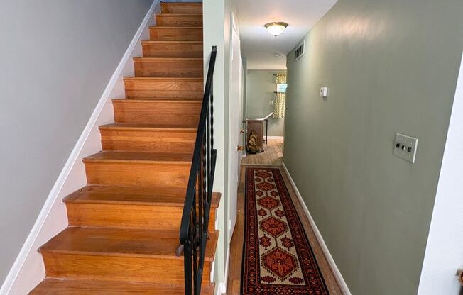 Spacious Lake Walker 3bd/2.5ba Home! Available now