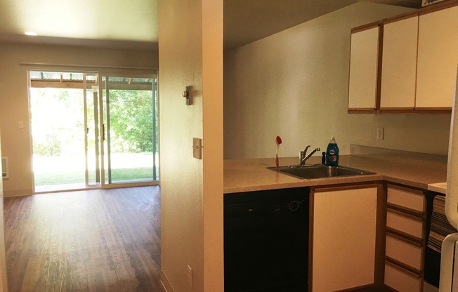 2 beds, 1.5 baths, $1,495, Unit 15