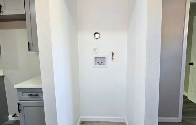 Modern 1-Bedroom 1-bathroom ADU guest house with Private Yard – Brand New