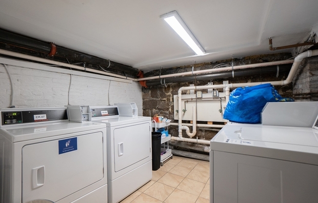 2 beds, 1 bath, $3,950, Unit 1R