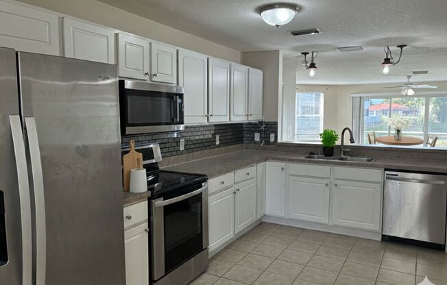 Lease Now! Unbeatable 3 Bed / 3 Bath Luxury in Prime Kissimmee (34744) – Available Immediately!  First Month Free