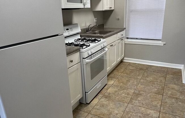 1 bed, 1 bath, 645 sqft, $885