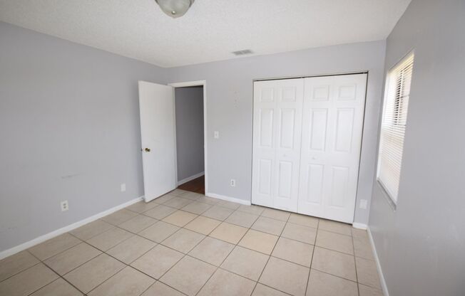 2 beds, 1 bath, $1,200