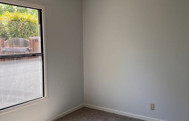 Spacious home with vaulted ceilings & natural lighting available now!