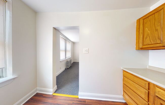 Studio, 1 bath, 295 sqft, $920, Unit B204