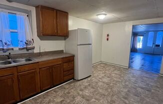 2 beds, 1 bath, $995, Unit Apt 5