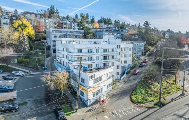 1 bed, 1 bath, 670 sqft, $1,795, Unit 204