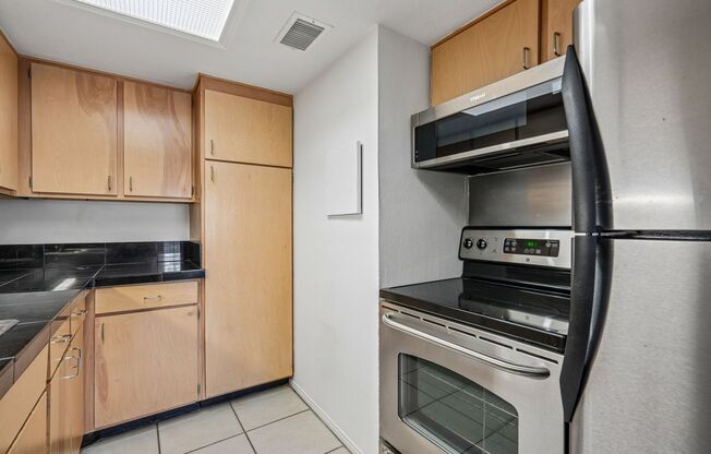 Kings Palace Apartments - Affordable Knox Henderson Units! Flexible Lease Terms Available