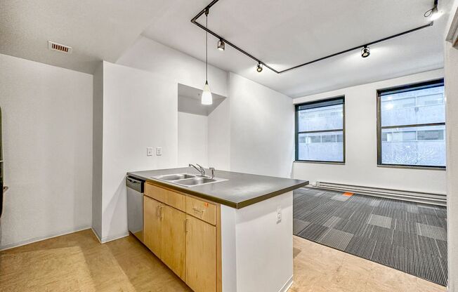 1 bed, 1 bath, 586 sqft, $864, Unit 610