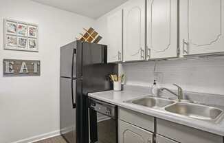 Bright kitchen at Magnolia Apartments