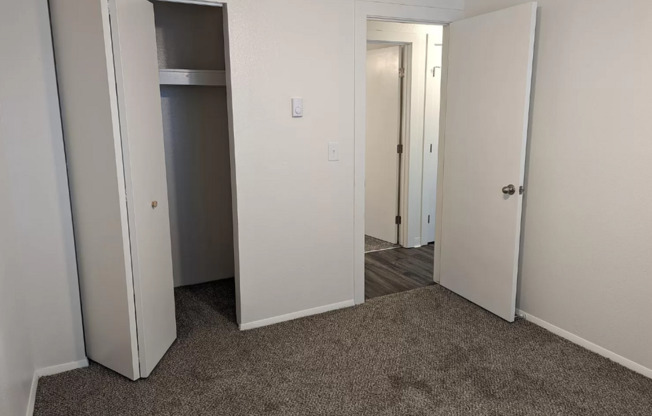 2 beds, 1 bath, 900 sqft, $1,225, Unit 219-E