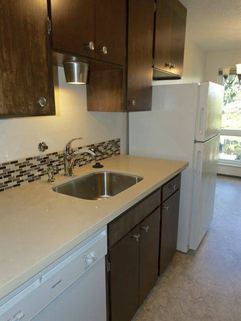 2 beds, 1 bath, 850 sqft, $2,100, Unit Unit 302