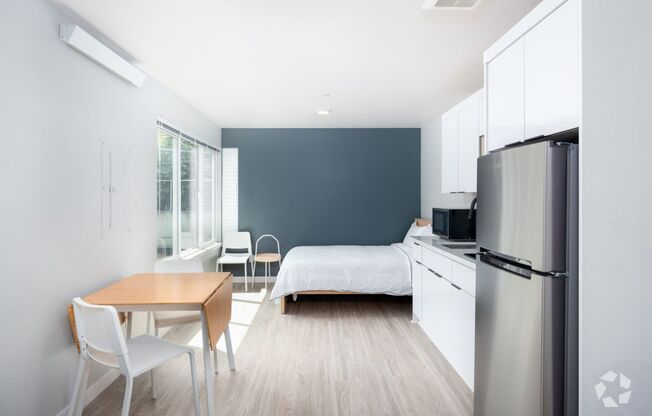 Studio, 1 bath, 240 sqft, $1,450, Unit 501