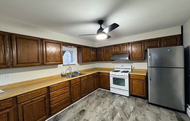 2 beds, 1 bath, $1,550