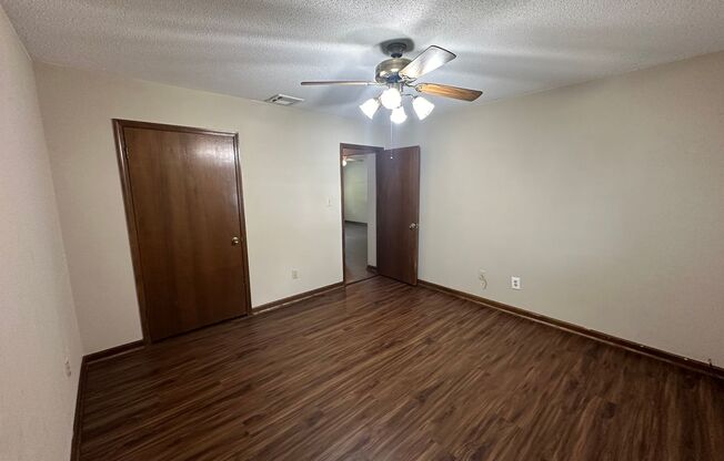 2 beds, 1 bath, $1,250