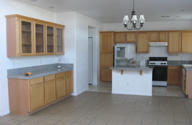 Beautiful Three Bedroom Home in Summerlin