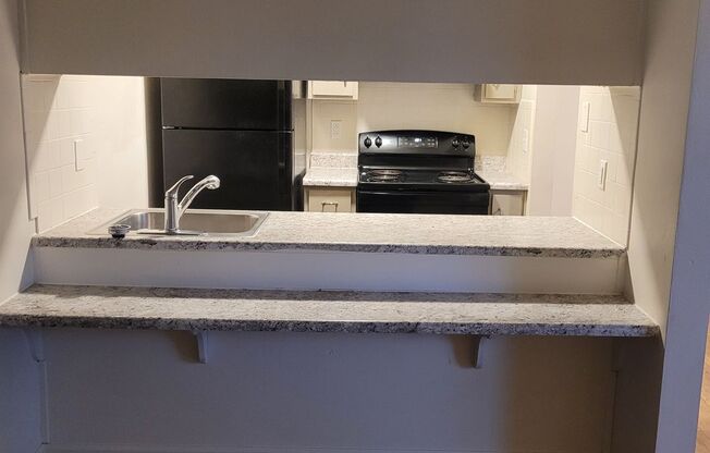 2 beds, 1 bath, 900 sqft, $1,100