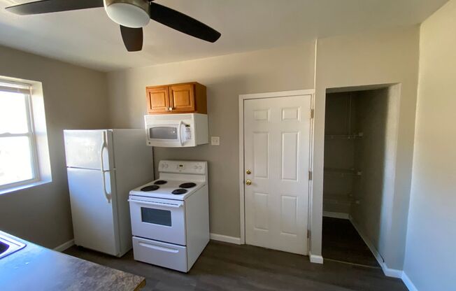 2 beds, 1 bath, 963 sqft, $1,150, Unit 2W