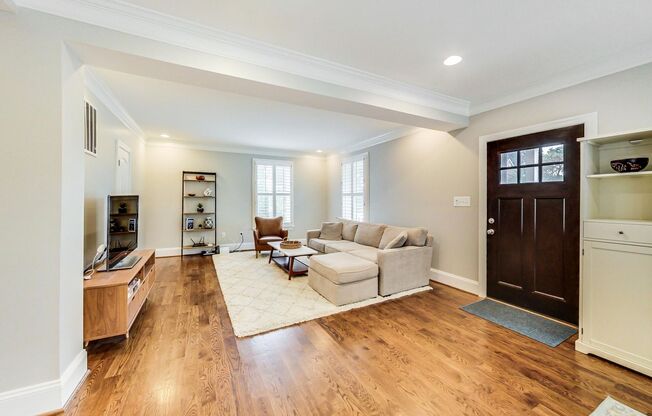 Beautiful 4 Bed + 3.5 bath SF on 7th St, NW DC