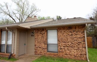 900-902 Acacia Circle