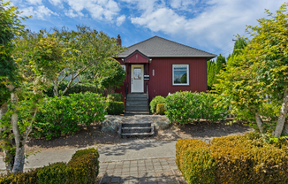 7841 12 AVE NE