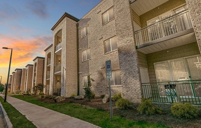 2 beds, 2.5 baths, 1,314 sqft, $1,655, Unit 217